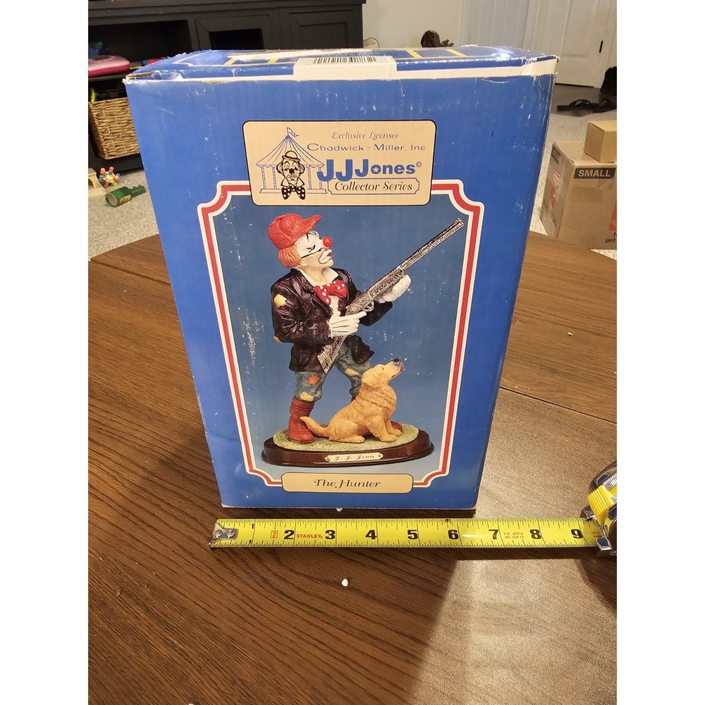 Vintage 1995 J.J. Jones Collectors Series Figurine "The Hunter"
